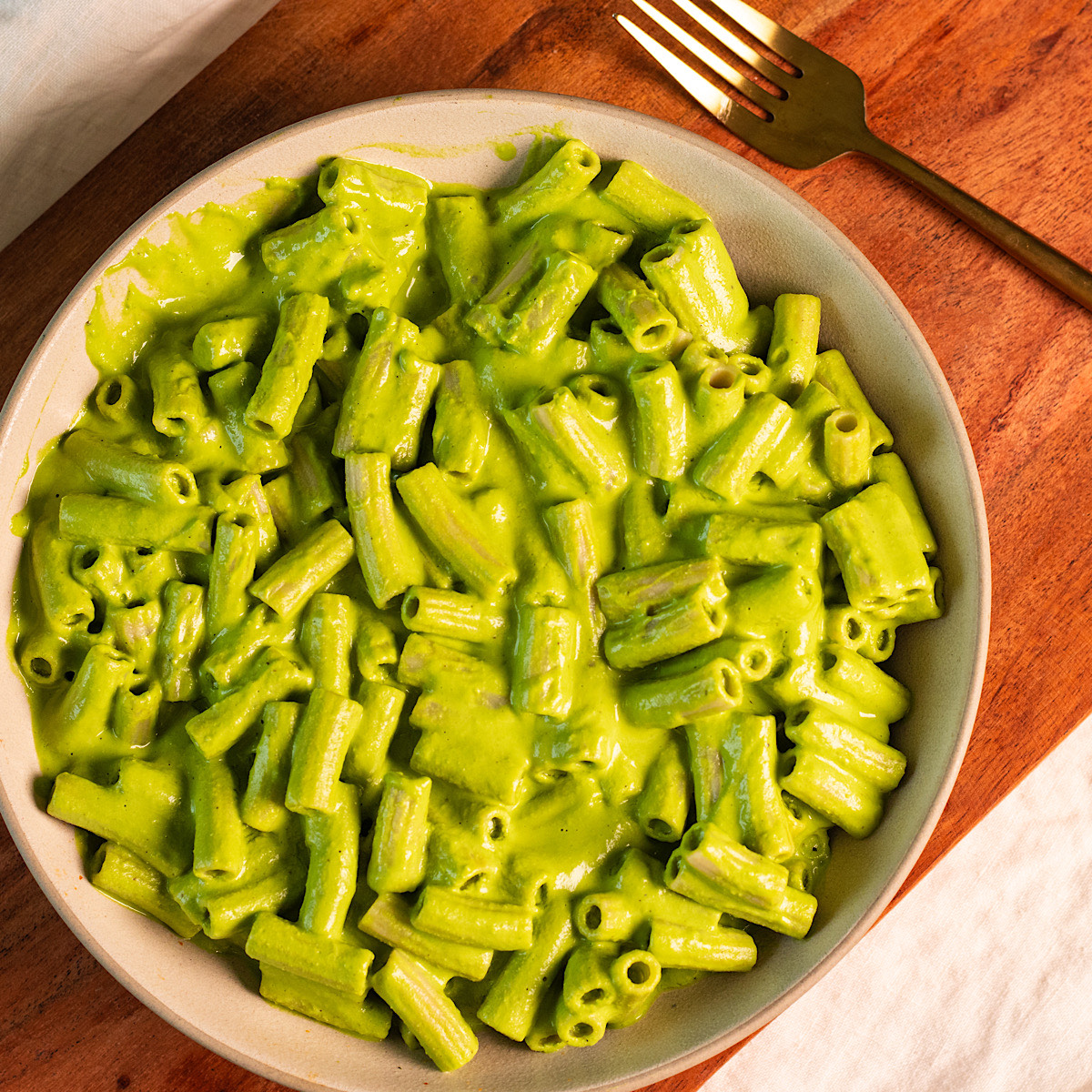vegan spinach garlic pasta with cashews and parsley