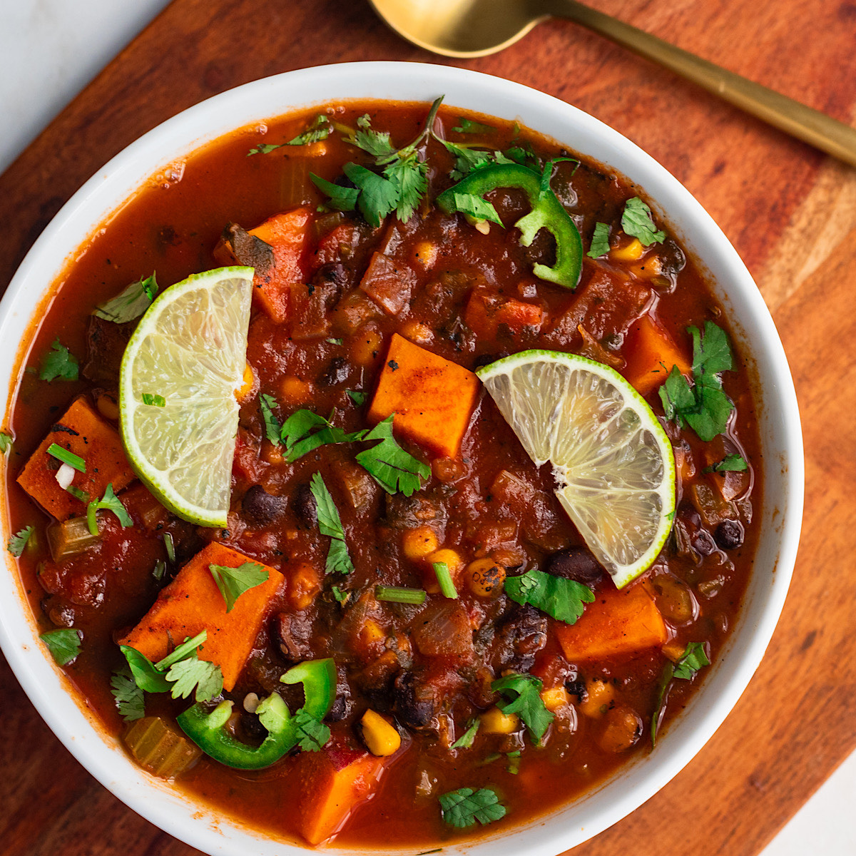 southwest sweet potato and black bean soup (vegan)