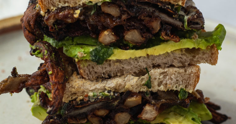 crispy air fried oyster mushroom sandwich (vegan)