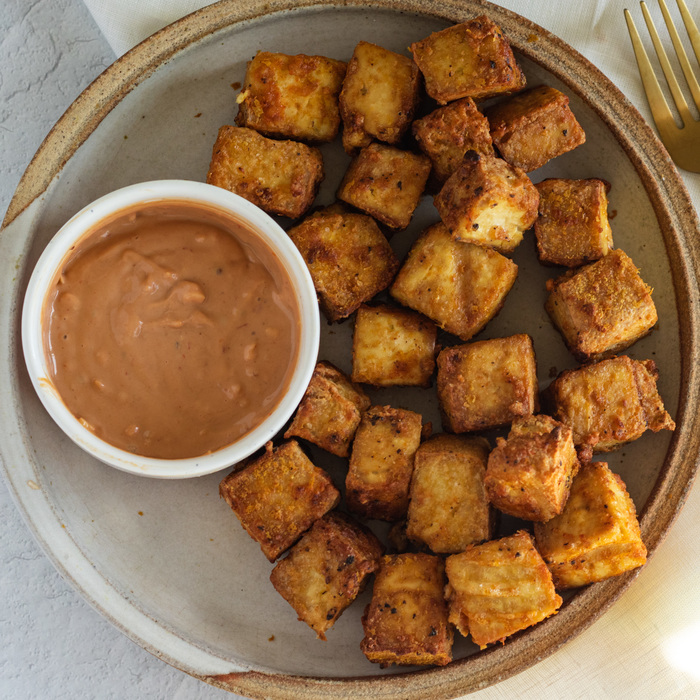 crispy air fryer tofu nuggets with sriracha tahini sauce