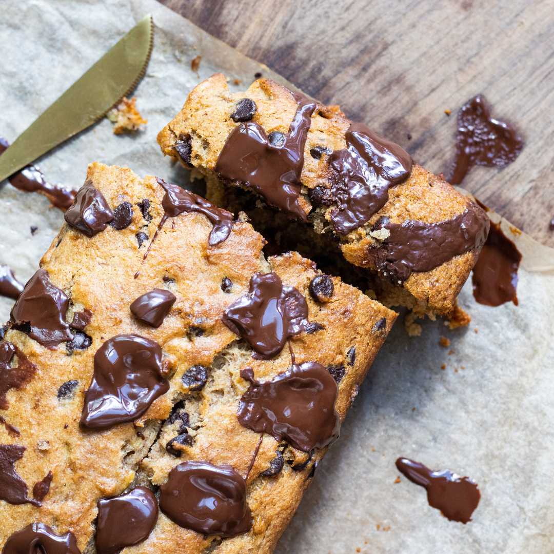 vegan 5 ingredient banana bread with spelt flour and olive oil