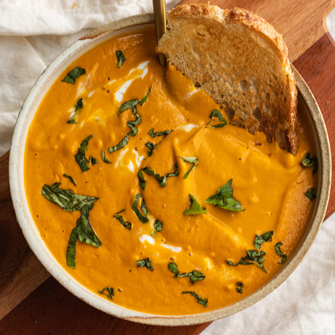 vegan creamy carrot tomato soup