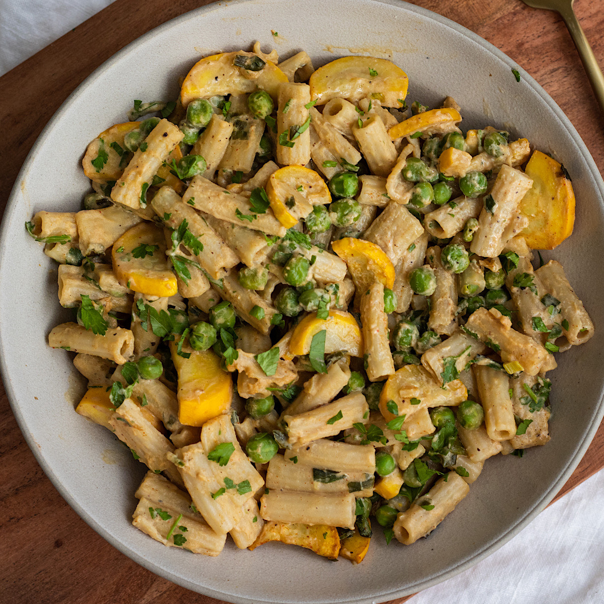 vegan lemon tahini pasta with peas and zucchini