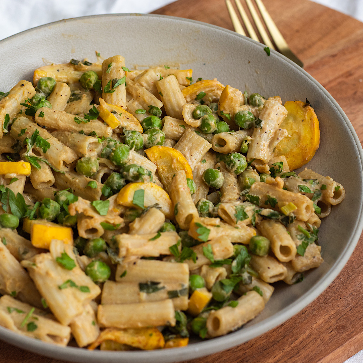 vegan lemon tahini pasta with peas and zucchini