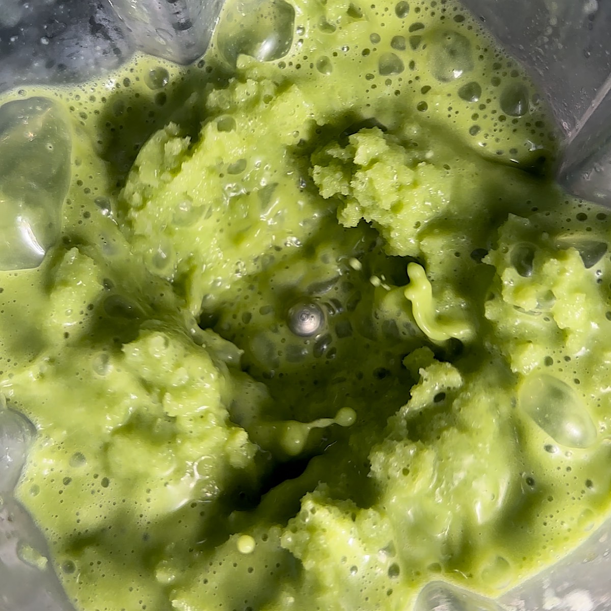 matcha latte in blender