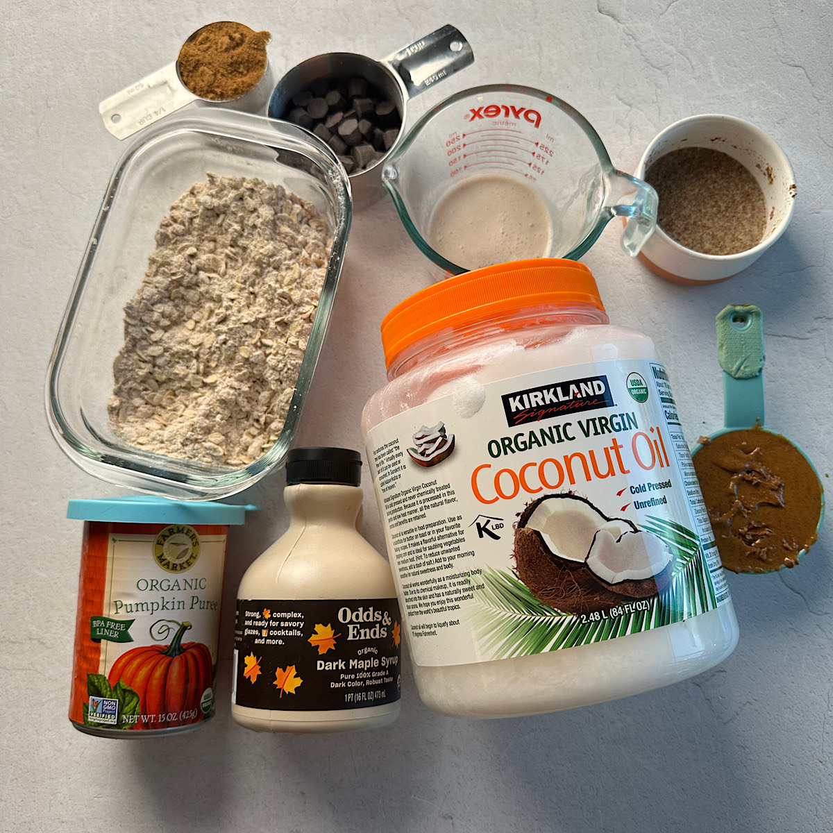 ingredients for vegan pumpkin oatmeal bars.
