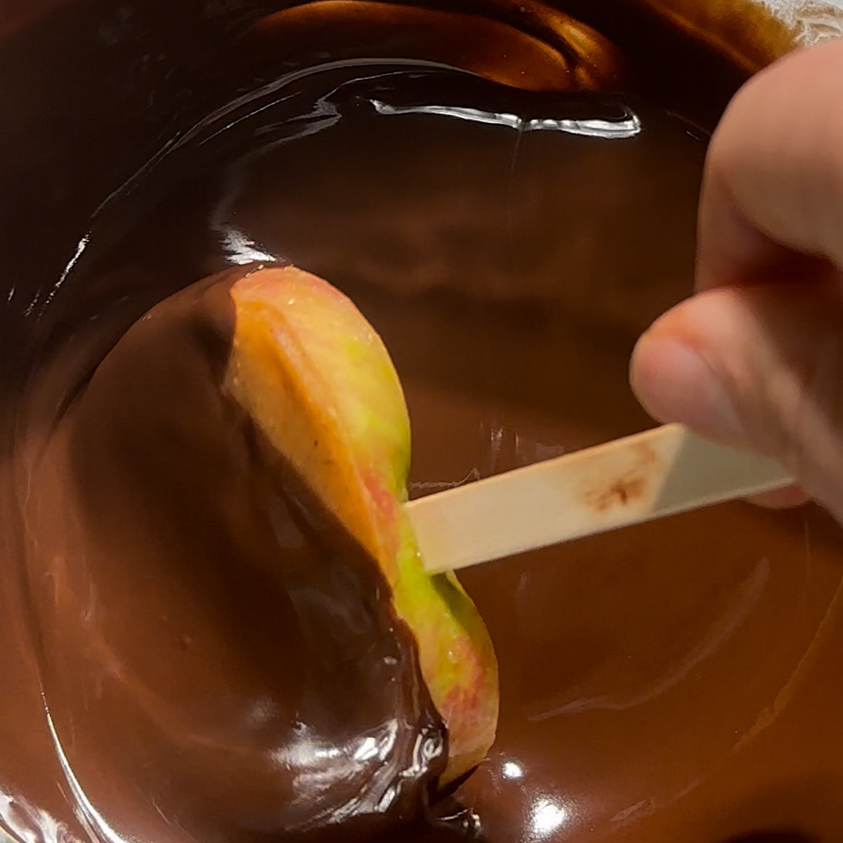 apples in chocolate