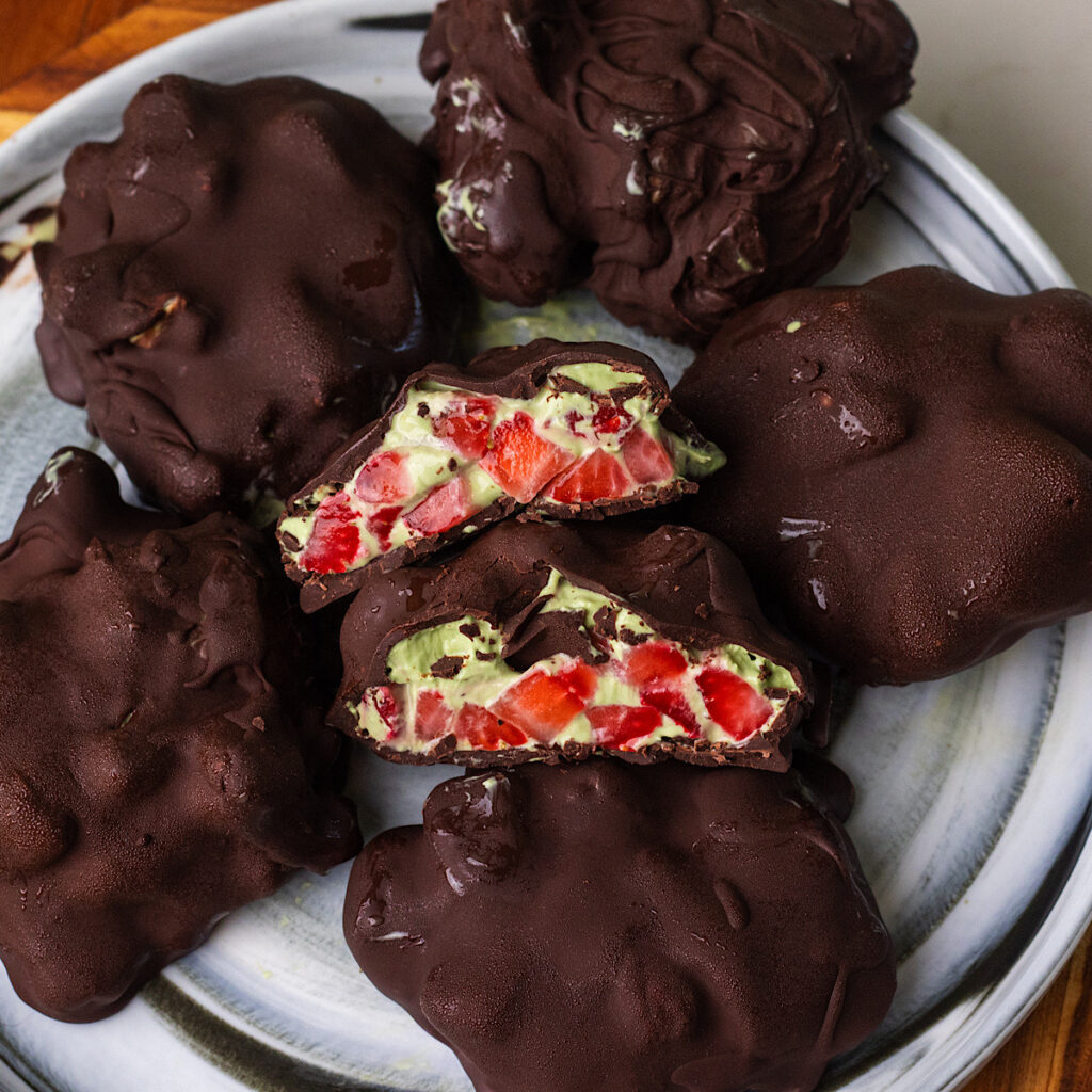 Strawberry Matcha Honey Yogurt Clusters - Avocado Skillet