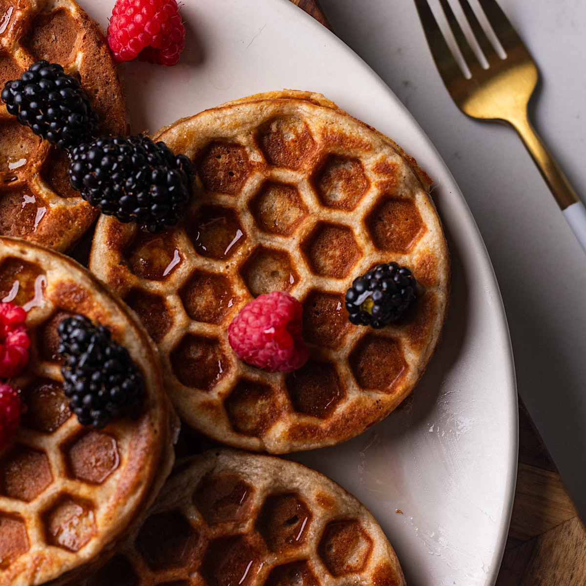 high protein cottage cheese oatmeal waffles