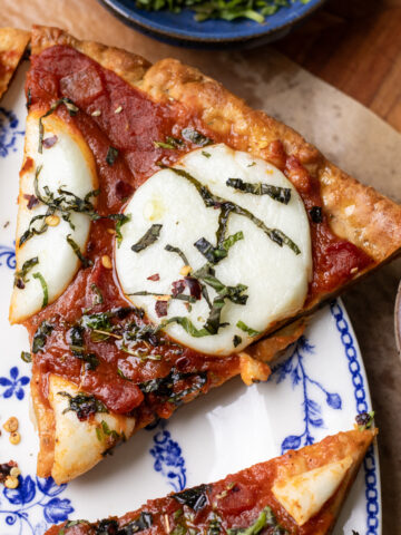 high protein cottage cheese margarita pizza