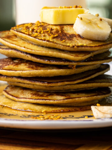 3 ingredient banana oat pancakes