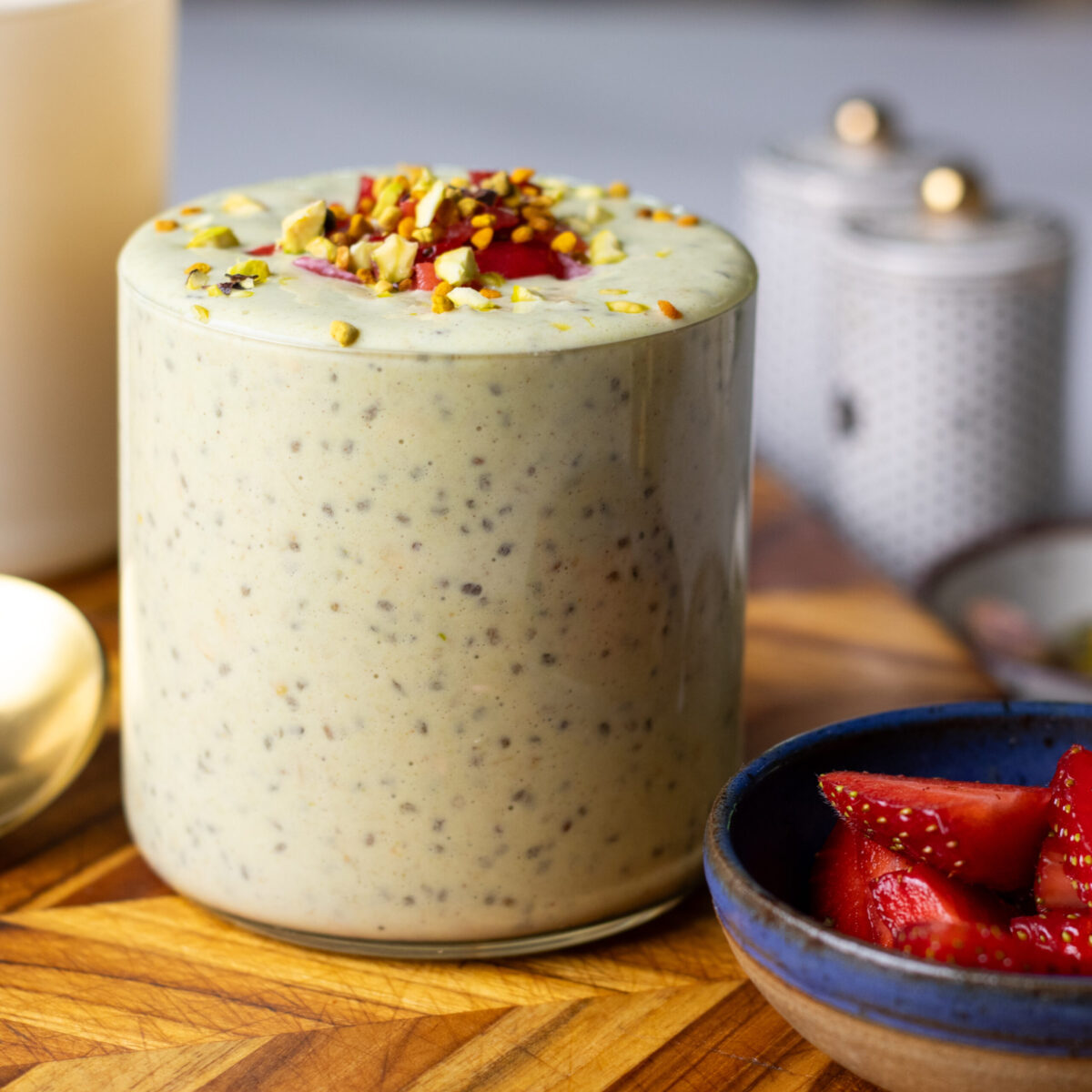 Pistachio Overnight Oats with Greek Yogurt