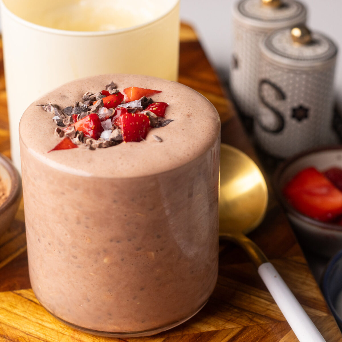 high protein chocolate covered strawberry overnight oats
