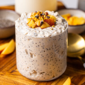 high protein peach pie overnight oats